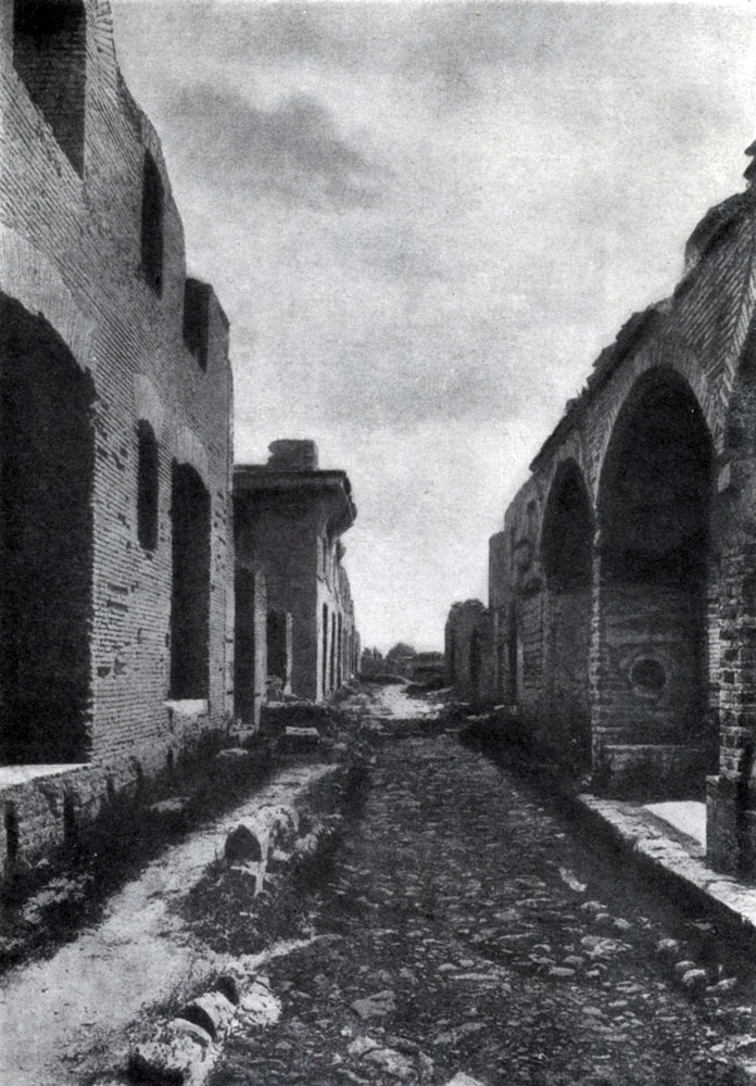 301. Улица в Остии близ Рима. Постройки 2—3 вв.